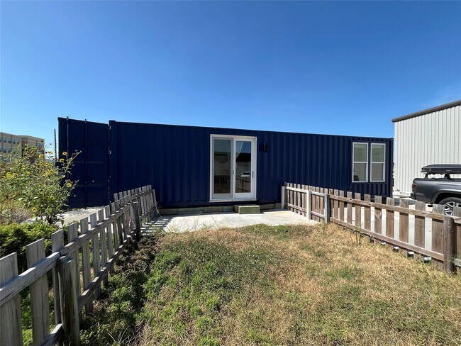 Building Photo - 820 51st St