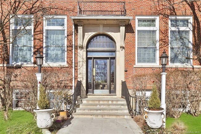Building Photo - 20 Whippoorwill Rd E