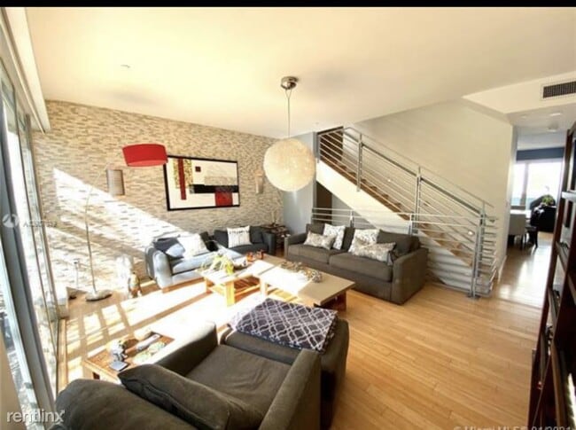 Foto del edificio - 163 N Shore Dr