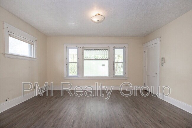 Foto del edificio - 1459 E 134th St