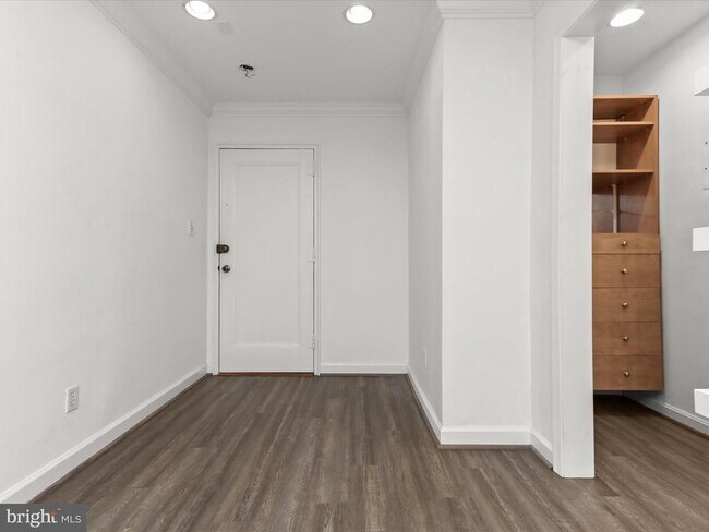 Foto del edificio - 2325 42nd St NW
