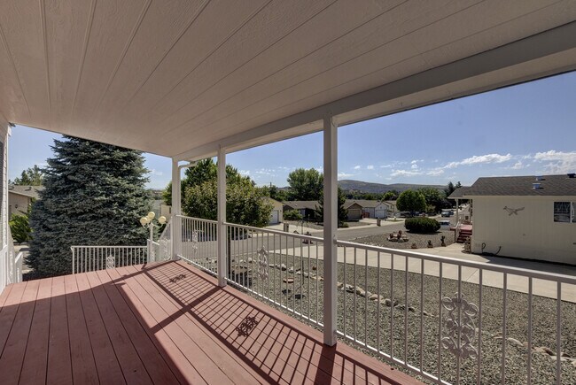 Foto del edificio - Beautiful 3 Bedroom in Vista Del Lago!