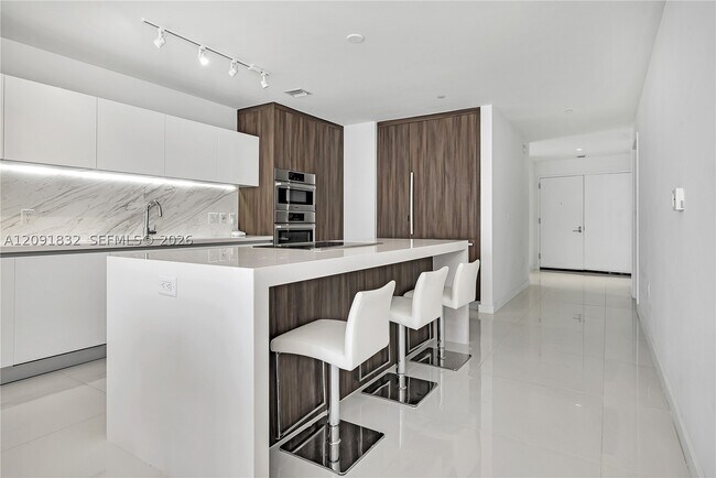 Foto del edificio - 851 NE 1st Ave