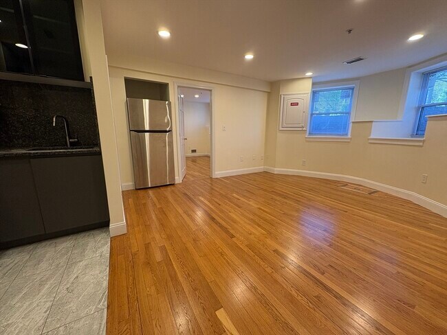 Building Photo - 1801 Beacon St