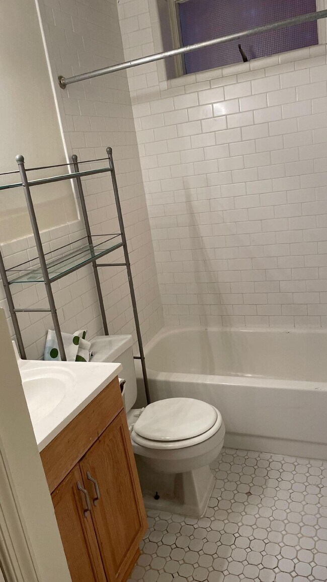 apt 2 bath - 1944 Calvert St NW