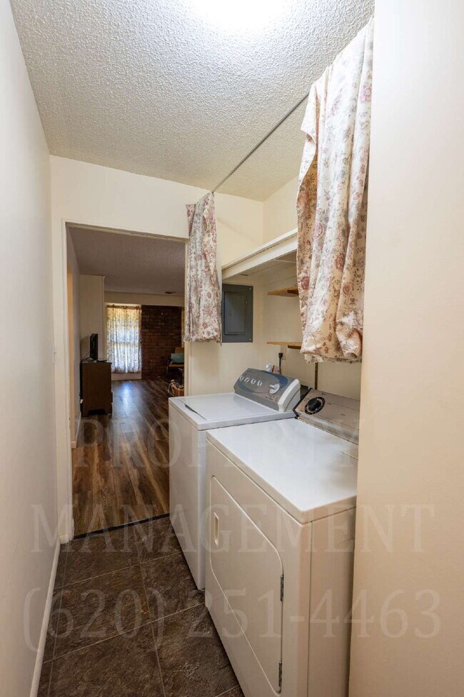 Foto del edificio - Charming 2-Bedroom Oasis in the Heart of Coffeyville