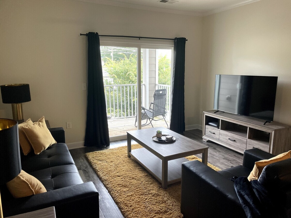 Foto principal - 224 28th Ave Pl NE