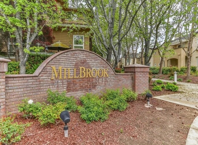 Building Photo - 542 Mill River Ln