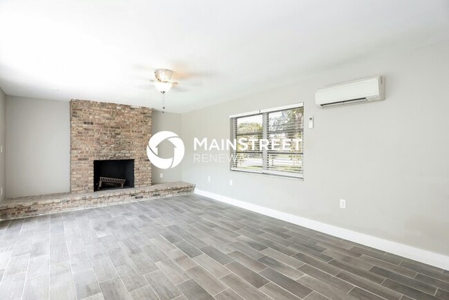 Photo - 4 Bedroom Pet-Friendly Home in Coral Springs, FL with Main Street Renewal