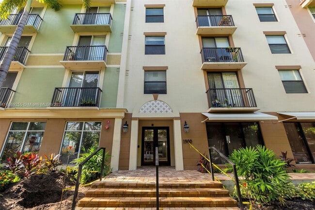 Building Photo - 1900 Van Buren St