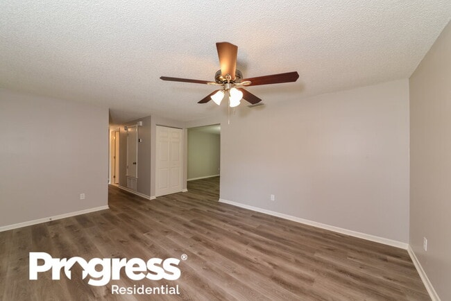 Building Photo - 904 Briarcliff Dr