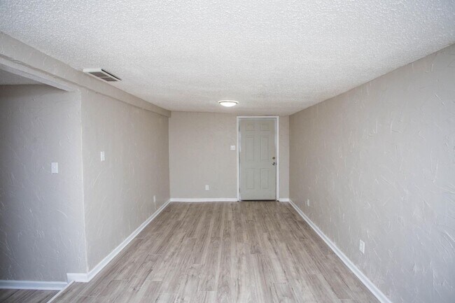 Building Photo - KT 2430 31st Street