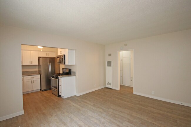 Building Photo - 9460 Woodruff Ave