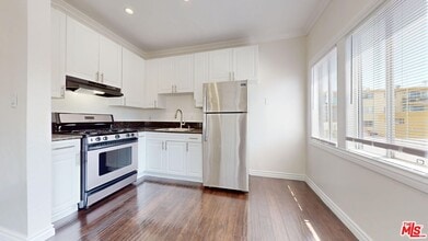 Building Photo - 334 Heliotrope Dr