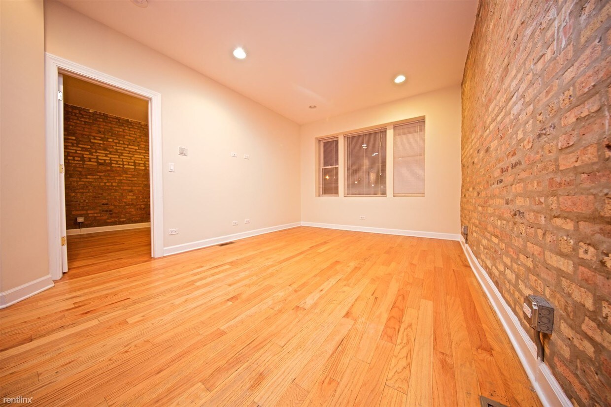 Primary Photo - 3300 W Wilson Ave