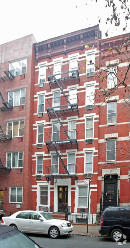 Primary Photo - 324 E 77th St
