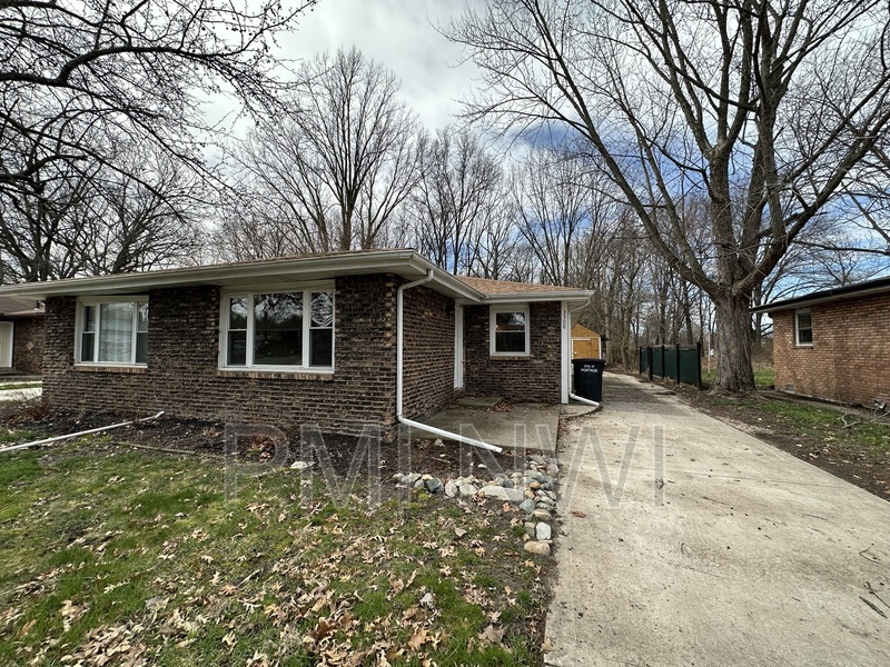 Primary Photo - 3308 Brown St