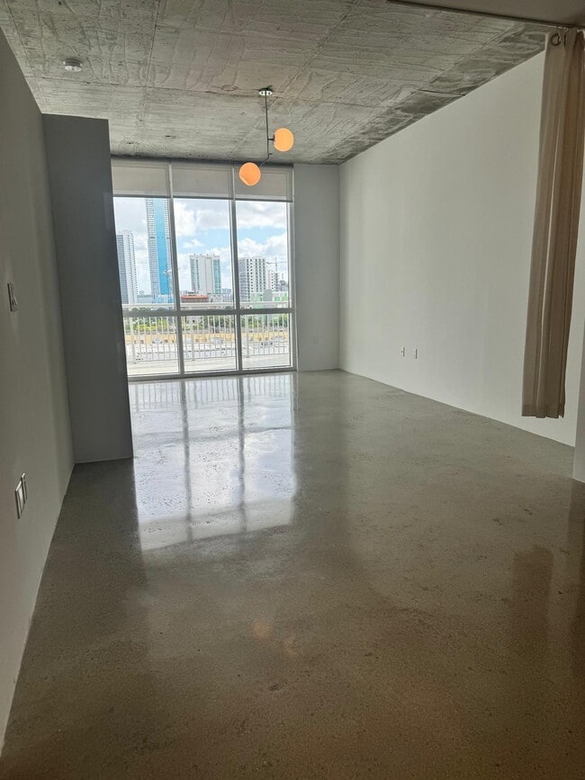 Building Photo - Cynergi Lofts at Wynwood