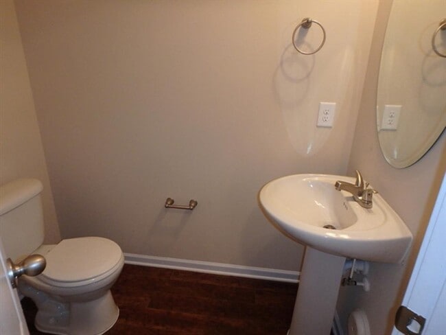 Building Photo - 145 Rolling Meadows Dr