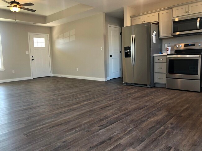 Foto del edificio - 5501 Geyser Blvd