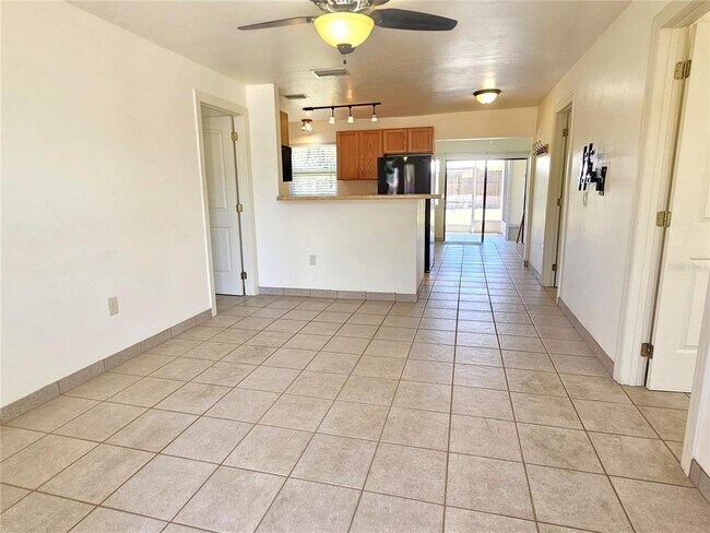 Foto del edificio - 323 Palmetto Rd W