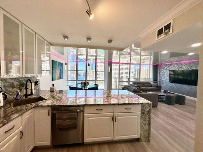 Building Photo - 2017 S Ocean Dr