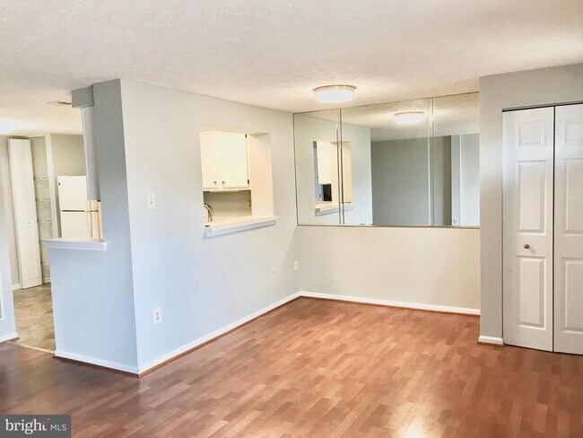 Building Photo - 561 Boysenberry Ln