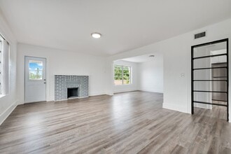 Building Photo - 1736 SW 9th St