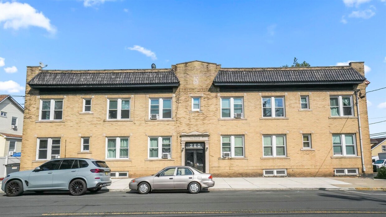 Primary Photo - 260 Davis Ave