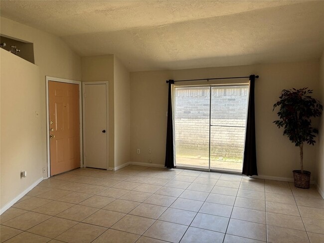Building Photo - 17090 Kilwinning Dr
