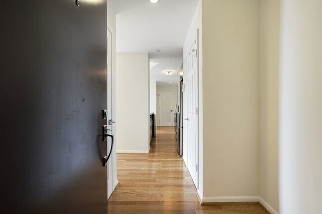 Foto del edificio - 329 Rhode Island Ave NE