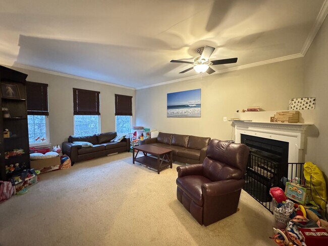 Foto del edificio - Stunning 3 Bed 2.5 Bath Home With Fenced Yard In Beautiful Harris Property