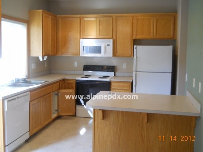Building Photo - 2845 SW 176th Ave