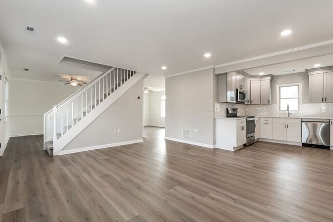 Building Photo - 18 Azalea Ln