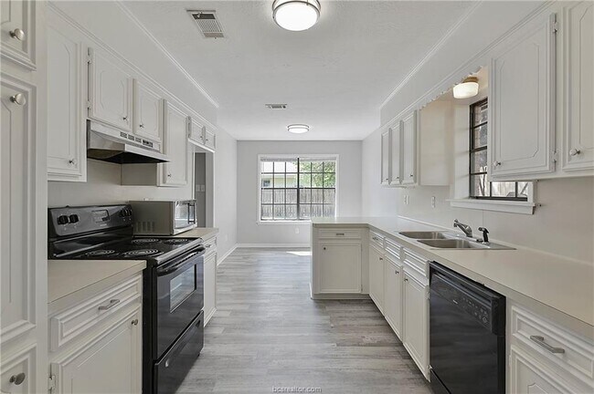 Building Photo - 1103 Hardwood Ln