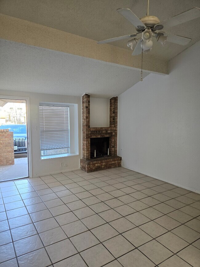 Foto del edificio - 684 White Cliffs Dr