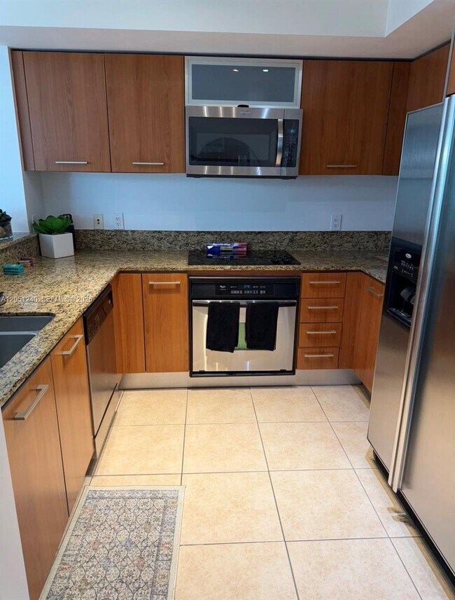 Foto del edificio - 9066 SW 73rd Ct