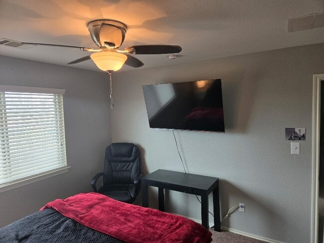 Building Photo - 124 Savoy Cv