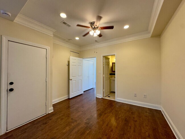 Photo - 717 Newington Ave Apartment