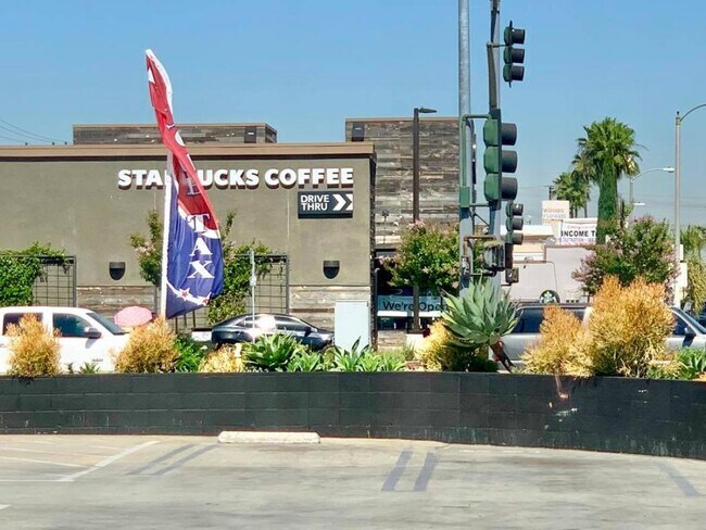 Foto del edificio - 2465 W Whittier Blvd