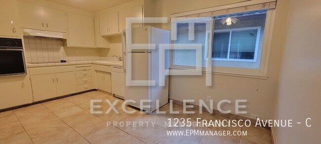 Building Photo - Upper 2/1 in 4plex, Private 1 Car Garage