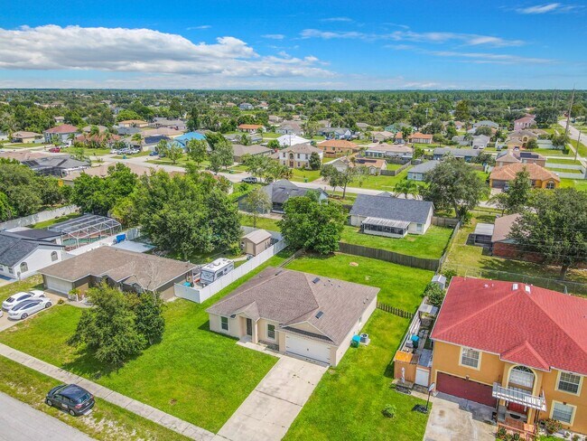 Building Photo - Deltona 4 bedroom, 2 bath ranch built in 2018