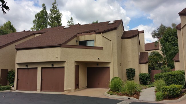 Condominio esquinero - 215 E Chestnut Ave