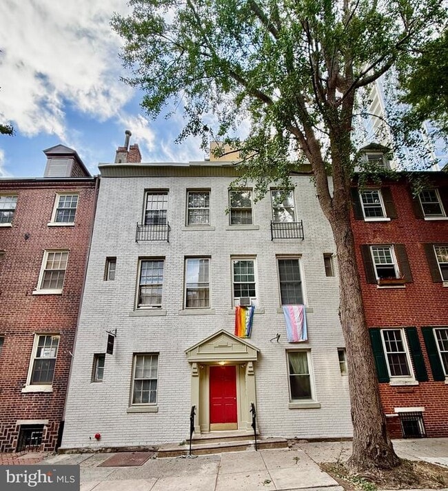 Building Photo - 330 S Juniper St