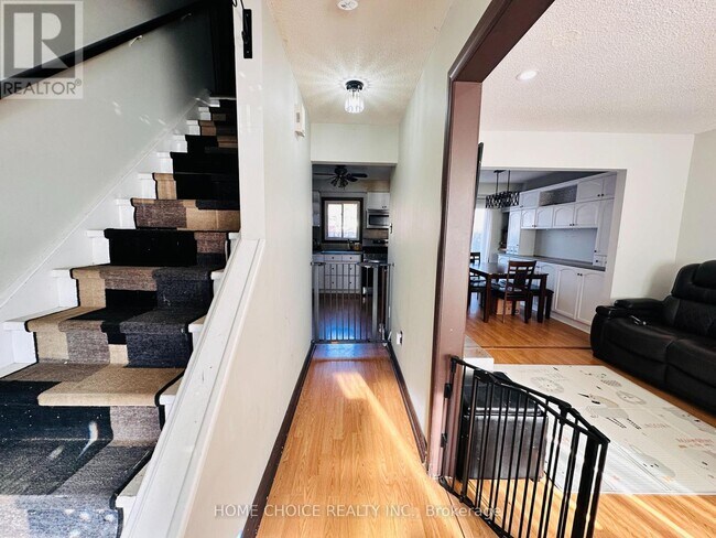 Photo du bâtiment - 611 Galahad Dr