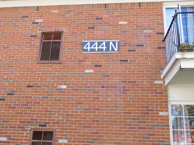 Building Photo - 444 N Fox Hills Dr