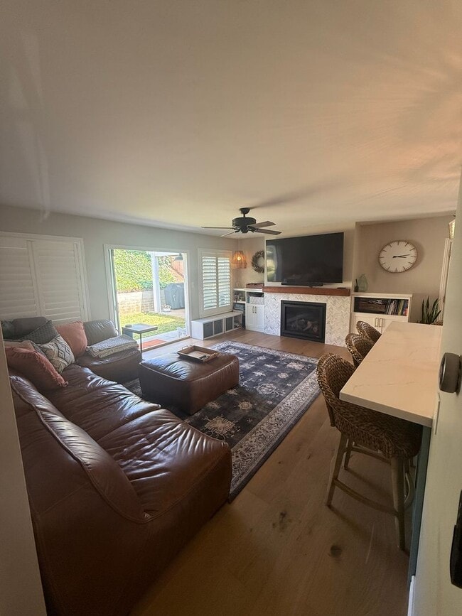 Building Photo - Beautiful, Remodeled 4 Bed, 2.5 Bath in th...