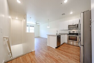 Building Photo - 2321 E Hidalgo Ave