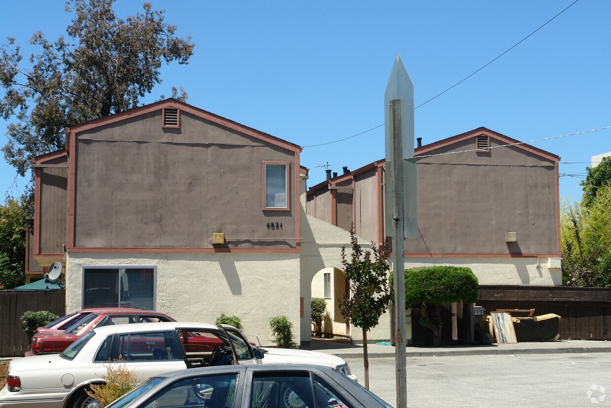 Foto del edificio - 4821-4825 Webster St