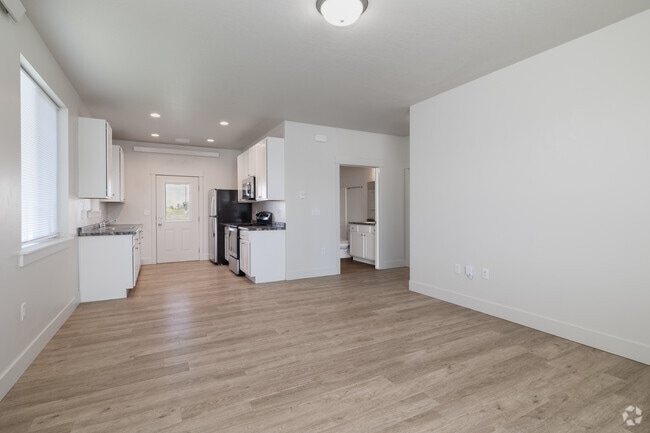 2BR, 2BA - 961SF - Dining Room / Kitchen - Idaho Falls Hitt Road Patio Apts.